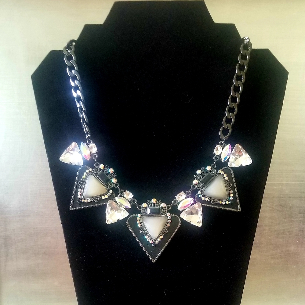Jessica Simpson Black & Rhinestone Triangle Statement Chunky Necklace BIB/COLLAR